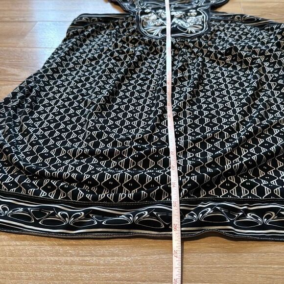 Max Studio Black and white Halter Top Size Medium - Picture 4 of 5